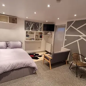 https://rear-of-levett-gardens.brighton-hotels-england.com