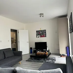 https://apt-modern-studio-in-the-heart-of-woolwich-35-minuets.cambridgehotelsuk.com